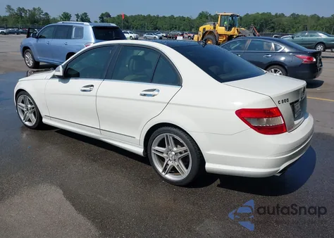 2009 Mercedes-Benz C 300 Luxury/Sport from USA, damaged, VIN WDDGF54X19F271389